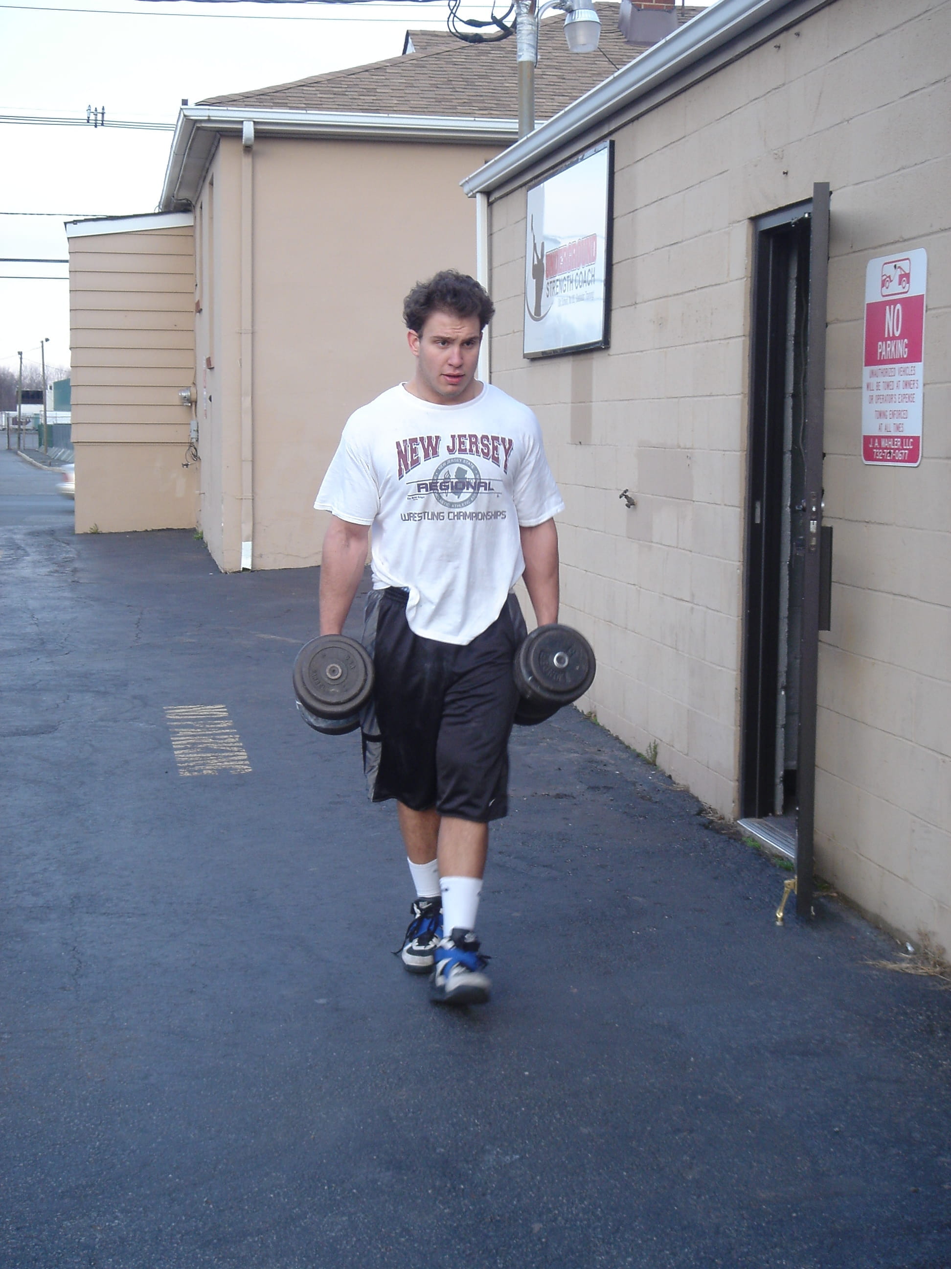 dumbbell farmer walks - training abs & super colossal body