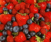 healthy berries - a superfood for fat loss and a lean body